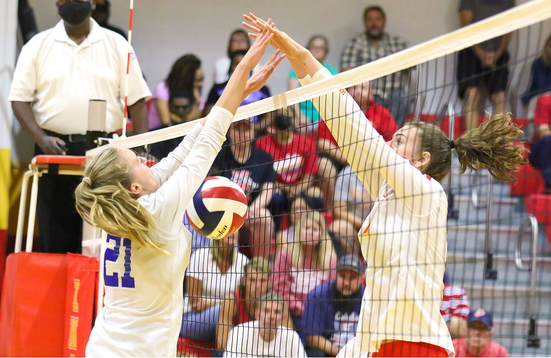 Incarnate Word vs. Lutheran St. Charles girls volleyball
